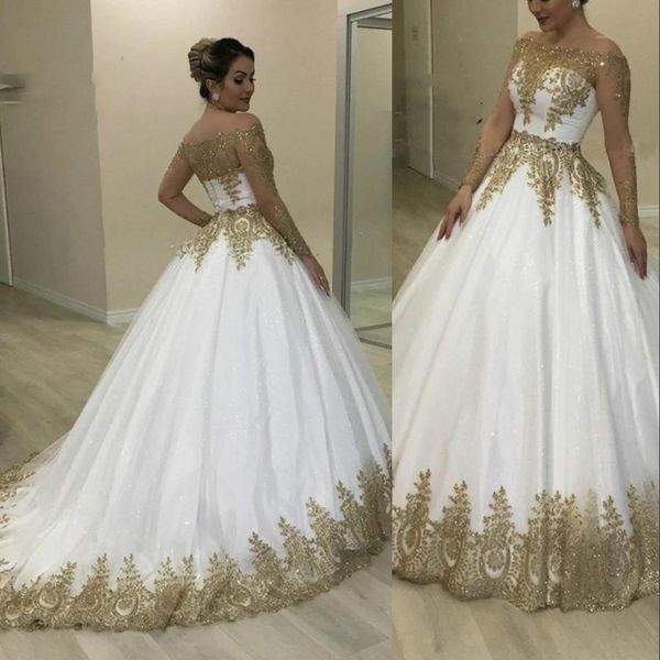2021 Luxury Bling Dubai White A Line Vestidos de novia Vestidos formales de novia Mangas largas transparentes Fuera del hombro Bateau Neck Apliques Brillo brillante Lentejuelas doradas Encaje