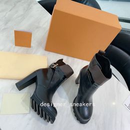 2021 Luxury Womens Black Martin Boots Work Boot Lady Plateforme Brown Stars Imprimé Gold Boucle de boucle