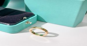 2021 Luxurys Designers Paar ring met duidelijke letters Fijn afwerking Volledige persoonlijkheid Betrokkenheid Juwelier Box Goud en Silv9326618