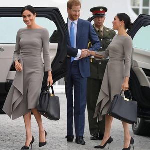 2021 Meghan Markle Thee Lengte Moeder van de Bruid Jurken Simple Satin Lange Mouwen Een lijn Moeder Party Prom Avondjurk