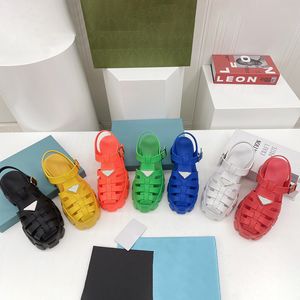 2023 Schuimrubber Sandalen Driehoek Logo Fisherman Sandaal Gevoerde Nappa Vrouwen Slippers Zwart Wit Plateauslippers Monoliet Zool Zomer Strand designer pradaa Slipper