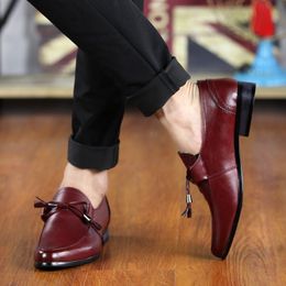 2021 chaussures habillées pour hommes mode mocassins Luxurys Designers noir marron rouge cuir hommes sport baskets plates formateurs