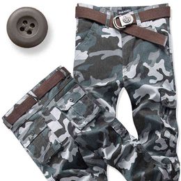 2021 Pantalones de trabajo de camuflaje con múltiples bolsillos informales rectos sueltos para hombres H1223