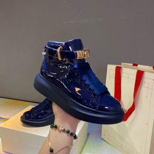 2021 sapatos masculinos moda feminina sapatos de couro dos homens rendas até plataforma sola de grandes dimensões tênis branco preto sapatos casuais 35-46