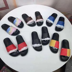 2021 MEN SLIPPERS Echt lederen hoogwaardige vrouwelijke ontwerpers platte dia's sandalen luxe silde heren met doosmaat 35-46