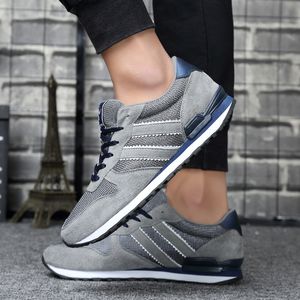 2021 Hombres Mujeres Zapatos para correr Plataforma Entrenadores Beige Negro Gris Triple Blanco 334 Deportes al aire libre Zapatillas de deporte Tamaño 39-44