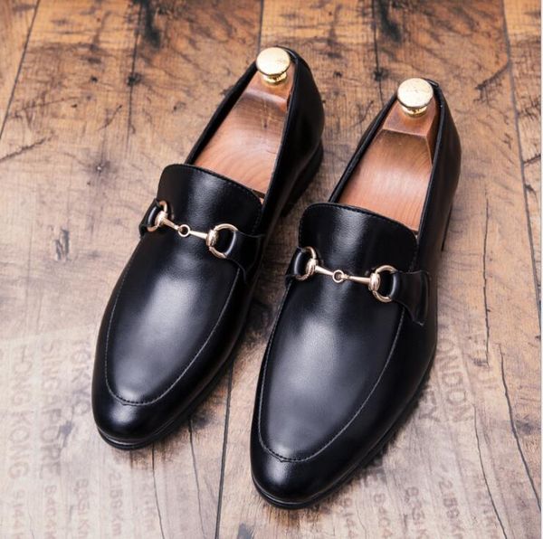 2021 Diseñadores para hombre Zapatos de vestir Cuero genuino Broche de metal Guisantes Zapatos de boda Moda clásica Zapatos para hombres Mocasines de gran tamaño 38-44