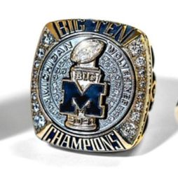 2021 Michigan Wolverines voetbal Big Ten Team Championship Ring met houten displaydoos