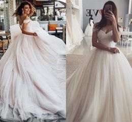 2021 Moderne A-Lijn Trouwjurken Off Schouder Crystal Smeekte Gedraphed Ruched Tulle Empire Wiaster Wedding Dress Bruidsjurken Princess Cheap
