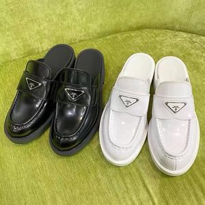 2021 muilezels designer slippers vrouwen loafers, lederen sandalen, casual schoenen, lederen flats met patroon hebben een doos