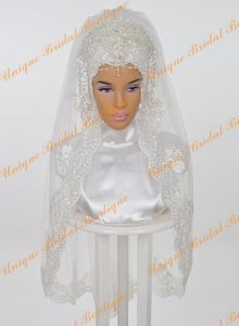 2021 Hijab Muslim Bridal Hijab sur mesure Lace Applique Edge Elbow Longueur Crystals Veaux de mariage Une couche1145639