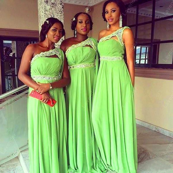 2021 Neue afrikanische Brautjungfernkleider aus lindgrünem Chiffon mit einer Schulter, Spitze und Perlen, ärmellos, lange Brautjungfern-Abschlussballkleider, Hochzeits-Partykleider