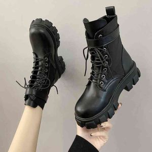 ¡Novedad de 2021! Botines de combate con plataforma negra para mujer, zapatos de mujer con correa de hebilla y cordones, botas de motorista de invierno para mujer Y220729