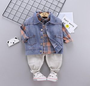 2021 Nieuw geboren Spring Boy Sets Plaid Shirt Denim Jacket broek Drie Pak Suits voor babyjongenskleding Set van 4AA14492929