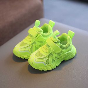2021 NIEUWE KINDEREN MESH Ademend fluorescerende groene oranje sneakers voor jongens en meisjes sport hardloopschoenen G1025