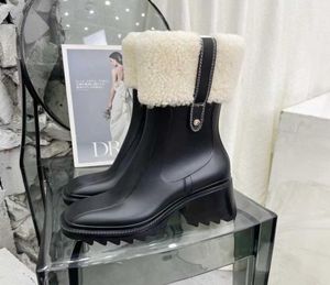 2021 Nouveaux designers Boots Snow Fashion Fashion Cuir Soft Girls Filles Chaussure brune d'hiver décontractée avec demi-botte Black2416174