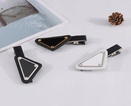 2021 nuova moda fascino tornante femminile triangolo invertito clip nero tornante bordo clip accessori per capelli oro nero bianco di alta qualità9318021