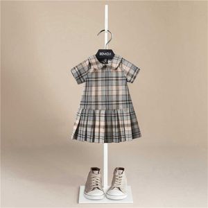 2021 Nouveaux enfants Designer Vêtements Vêtements Plaid Robes Princess Party Robe plissée pour adolescentes Anniversaire Vente en gros d'été Vêtements d'été Q0716