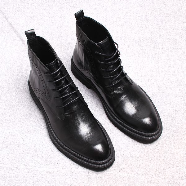 2021 nouveaux hommes mode tendance britannique Gentleman à lacets chaussures habillées à la main bordeaux noir en cuir véritable bottines