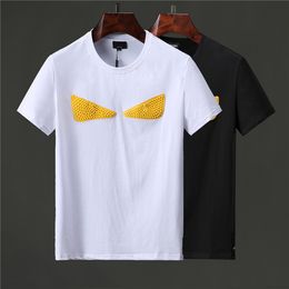 T-shirt d'été pour hommes, motif de broderie, triangle jaune en silicone de haute qualité, haut simple, ample, col rond, confortable et respirant # T0015