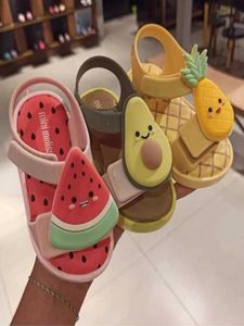2021 Nieuwe mini -schoenen fruit cartoon jelly sandalen avocado meisjes sandalen strandschoenen Q06298722767