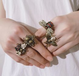 2021 Nouveau produit Fashion européen et américain Retro Insecte Bee Lettre Pearl Cristal Fashion Anneau Cool Anneau Doigt Mme Dai Chao Shippin gratuit