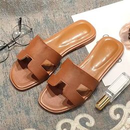 Designer sandalen voor dames glijbaan luxe platte pantoffels zomerstrandsandaal klassieke rubberen slides suède lederen sliders outdoor casual damesschoenen met doos