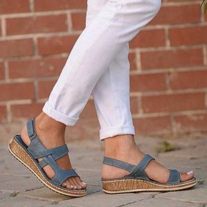 2021 nuevas sandalias de verano de talla grande 43 para mujer, zapatos informales de tacón alto con cuña baja, zapatos de mujer en blanco y negro con correas Y0721