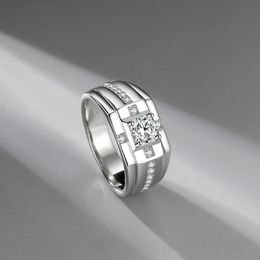 2021 nuevo diseño único S925 simulación de plata esterlina Moissanite anillo chapado en platino joyería de personalidad europea y americana