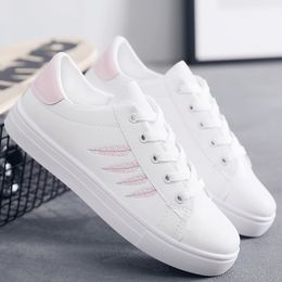 2021 Nieuwe vrouwen mode sneakers student hoge kwaliteit luxe ontwerper wilde comfortabele sportschoenen outdoor vrouwen lopende sneakers