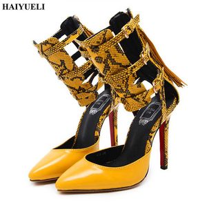 2021 nouvelles femmes peu profondes Sexy serpent motif haute sandales pointues PU mode dos Zip frange talons hauts chaussures femme fête sandales Y0721