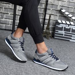 2021 Nouveaux Hommes Femmes Entraîneur Sport Chaussures De Course À La Mode Mesh Printemps Et Été Blanc Balck Gris Chaussure De Voyage Fiess Baskets Code: 34-88176