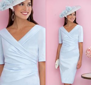 2021 Plus récent col en V gaine mère de la mariée robes manches courtes élégant satin plis genou longueur invité de mariage robes de soirée AL8627