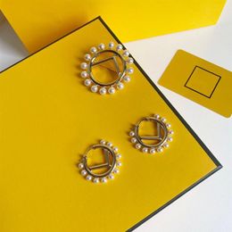 2021 orecchino di perla d'oro per le donne Ladied di alta qualità designer di lusso orecchini a bottone moda casual gioielli con diamanti lettera F stampato236r