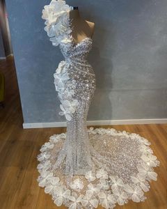 2021 Plus La Taille Arabe Aso Ebi Sparkly Luxueux Sirène Robe De Mariée Une Épaule Dentelle Perlée Cristaux Sexy Robes De Mariée Robes ZJ440