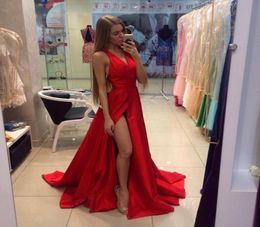 2021 Prom Sexy Split Split une ligne rouge Satin Robe de soirée Simple Personnalisez pas cher V couche sans manches Sweep Train Superbe robe Formal1151939