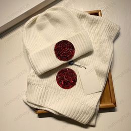 2021 Ensemble d'écharpe de chapeau de qualité pour hommes femmes écharpes de laine d'hiver de Noël 2 pièces design châle bonnet bonnet bonnets chapeaux foulards accessoires de mode