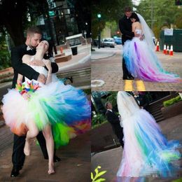 2021 robes de mariée arc-en-ciel coloré tulle balayage train volants haut bas licou balayage train robe de mariée vintage robe de novia259w
