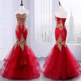 2021 Vestido de Noite Barato Sereia Ouro Vermelho Querida Renda Aplique Babados Camadas Tule Longo Baile de Formatura Vestido Formal Para Meninas Pa241K