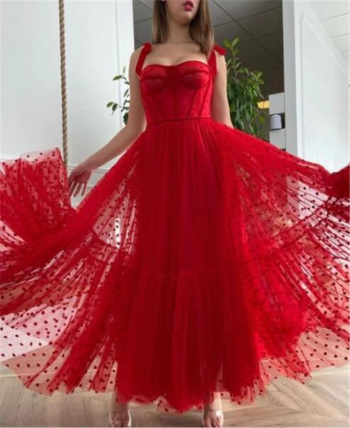 2021 Red Polka Dots Tulle A Line Pal Robes Spaghetti Sangles Ligelle Broad Haution Robes de soirée Tea Longueur Homécoming Fête Robe Engagement