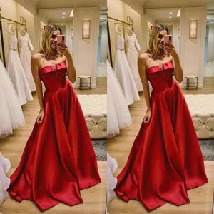 2021 Red satijnen prom -jurken eenvoudig strapless een lijnvloer lengte op maat gemaakte v gesneden avond feestjurk formele ocn slijtage Vestidos