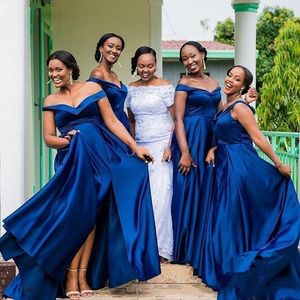 2021 Royal Blue Cheap Bruidsmeisje Jurken Off The Shoulder Side Split Land Lange Bruiloft Gastjurk Satijn Plus Size Bridal Party Jurken