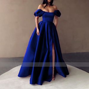 2021 vestidos de graduación de satén azul real sin tirantes con hombros descubiertos vestidos de noche divididos plisados línea A vestidos largos de fiesta de noche formales