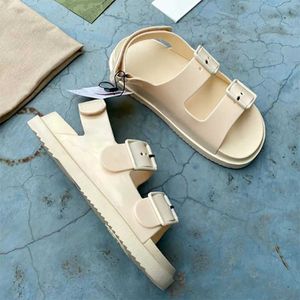 2021 Rubberen platform Sandalen Designer Dames Sandaal Dubbele riem met Buckle Studs Candy Girls Zoete Summer Beach Glaasjes 35-40 met doos 299