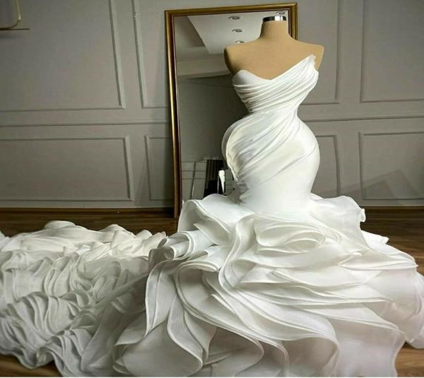 2021 Robes de mariée en organza à volants Robes de mariée Plis Sweetheart Chapelle Train Magnifique Robe de mariage arabe nigérian de Mariee1028031