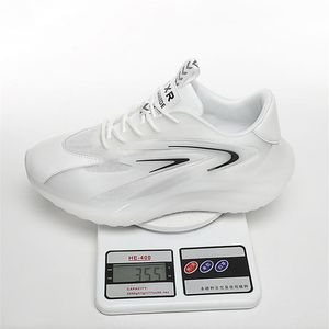 2021 Chaussures de course à semelles épaisses lumineuses hommes blanc noir été mode coréenne chaussure décontractée grande taille baskets respirantes run-shoe # A0001