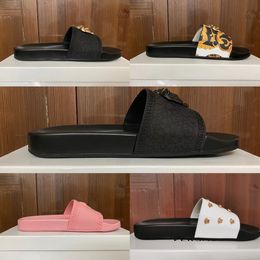 2021 Sandales Luxurys Designers Chaussure Marque d'été Chaussures Designer Femmes Femmes Slip Pointu Toe Sandale Sexy Slingback Pompes avec boîte