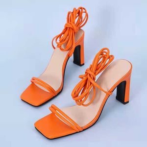 2021 Sandalen Vrouwen Zomer Nieuwe Mode Dames Sandalen Solid Color Lace-up Sexy All-Match Comfortabele Rubber Hoge Hakken Y0721