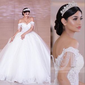 2021 Sexy Arabe Robe De Bal Robes De Mariée Robes De Mariée Hors Épaule Illusion Sheer Dentelle Appliques Perles Royal Train Puffy Plus La Taille Robe De Novia