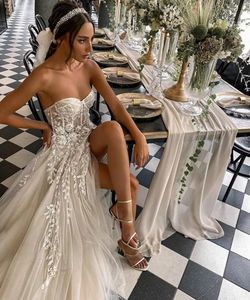 2021 Sexy Strand Trouwjurken Voor Bruid Elegant Kant Boho Bruidsjurken Strapless Mouwloos Hoge Split Prinses Huwelijk Gowns197w